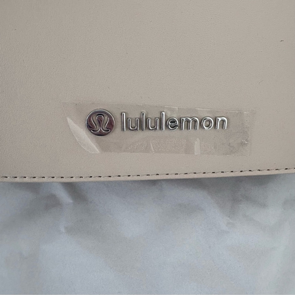 Lululemon | Everywhere Belt Bag Leather Alternative 1L | Cashew | NWT - Picture 3 of 12